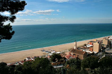 plage de montgat|Beach: Pla de Montgat in Montgat. Barcelona 